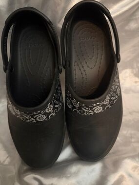 CROCS Black Slip-On Clogs with White Floral Band